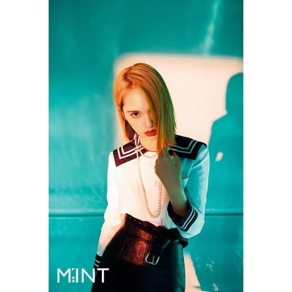 レイニー・ヤンのインスタグラム：「⭐️ 喜歡這些照片們 喜歡訪問的文字 🔗 https://www.mingweekly.com/entertainment/music/content-22117.html?fbclid=IwAR0LZpF5k-Luz0FJ9q8ZJGR8eroXQUEhuOBwBuChuHHB8gA39l_RnwoEDR0  出品 @mingweekly  攝影 @icura2000 化妝 @carlin_chen  髮型 @zoom_jacobs  服裝 @maisonvalentino  @louisvuitton  @miumiu  @dior  珠寶 @official_mikimoto」