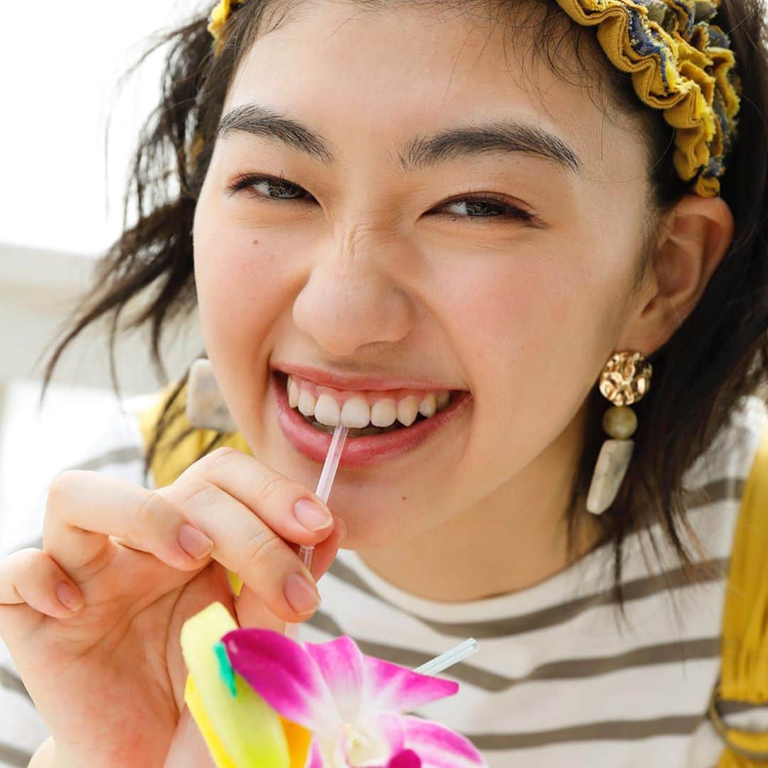 小林歌穂のインスタグラム：「おいしいこれ！﻿ ﻿ #作品撮り#KIND#あはは﻿ ﻿ photographer﻿ 中島たくみ﻿ ﻿ @photographer_takuminakajima﻿ ﻿ stylist﻿ 当間美友季(KIND)﻿ @miyukitoma20﻿ ﻿ hair make﻿ 飛田卓司（KIND）﻿ @idolmakekind﻿」