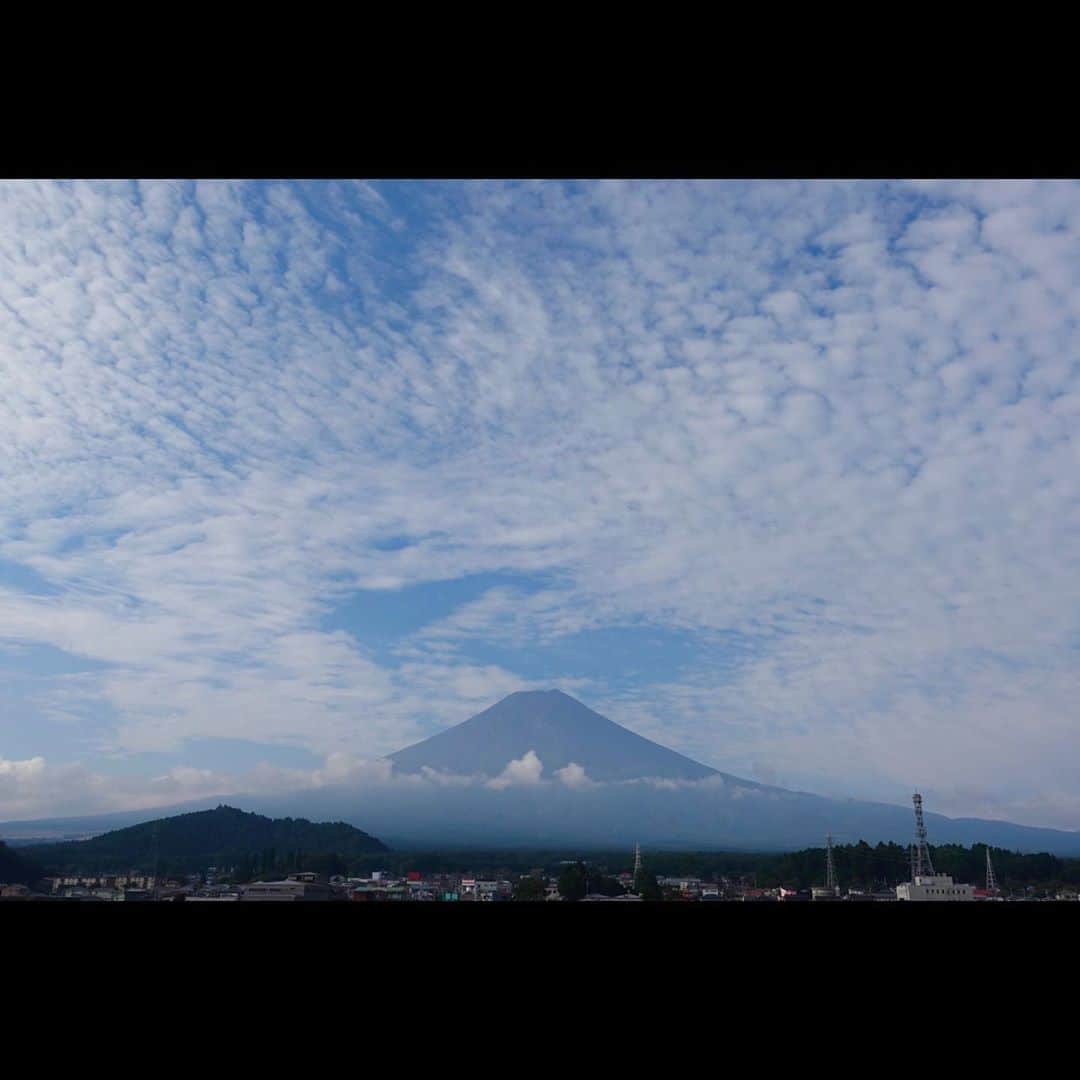 片岡信和さんのインスタグラム写真 - (片岡信和Instagram)「富士山とうろこ雲 自然っていいね ・ #富士山 #うろこ雲 #雲 #自然 #sky #japan #clouds #nature」10月4日 13時42分 - shinwakataoka