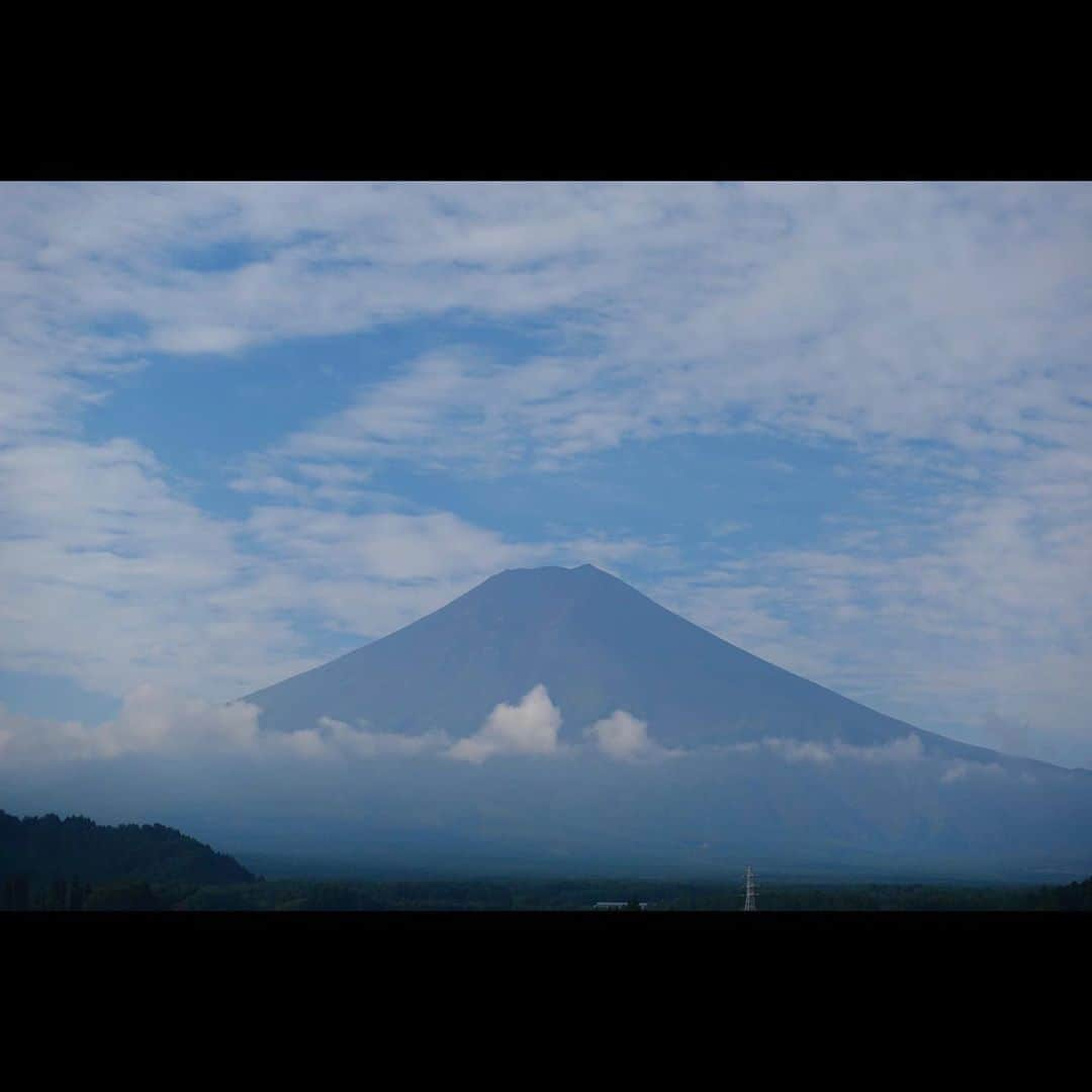 片岡信和さんのインスタグラム写真 - (片岡信和Instagram)「富士山とうろこ雲 自然っていいね ・ #富士山 #うろこ雲 #雲 #自然 #sky #japan #clouds #nature」10月4日 13時42分 - shinwakataoka