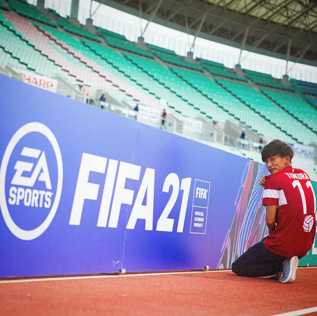 徳田耕太郎のインスタグラム：「先日発表したJAPAN VOLTA SQUADSのユニフォームが届きました！！ デザインを手掛けたのは　@shukyumagazine さんです！ #FIFA21 の発売までもうすぐです！VOLTAでお会いできることを楽しみにしています！ Photo @maruokono 🙏」