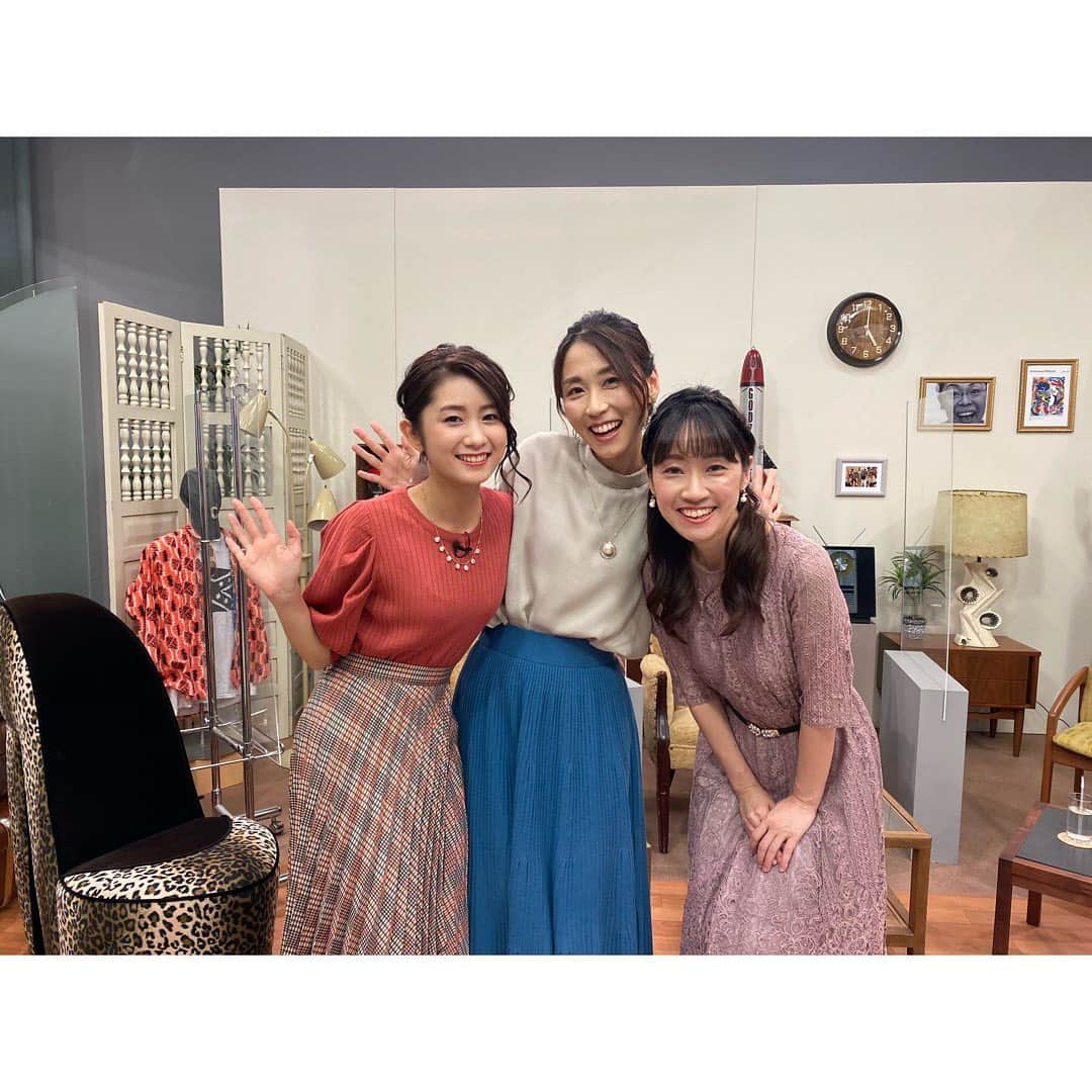 尾島早都樹のインスタグラム：「アナウンサー総出演なんて なかなかないので、、、、  #日比あゆみ アナ #西美香 アナとの ステキな衣装とステキなセットの前で 貴重なスリーショット！！  ３人ともやり切った顔してます☺️笑  スタジオにいる３人の先輩アナの 安心感と安定感が 勝手ながらすごく心地よかったです。  (毛田アナはニュースのため残念ながら不在) 門池アナ小西アナ中継おつかれさまでした！  #チューリップテレビ #アナウンサー」