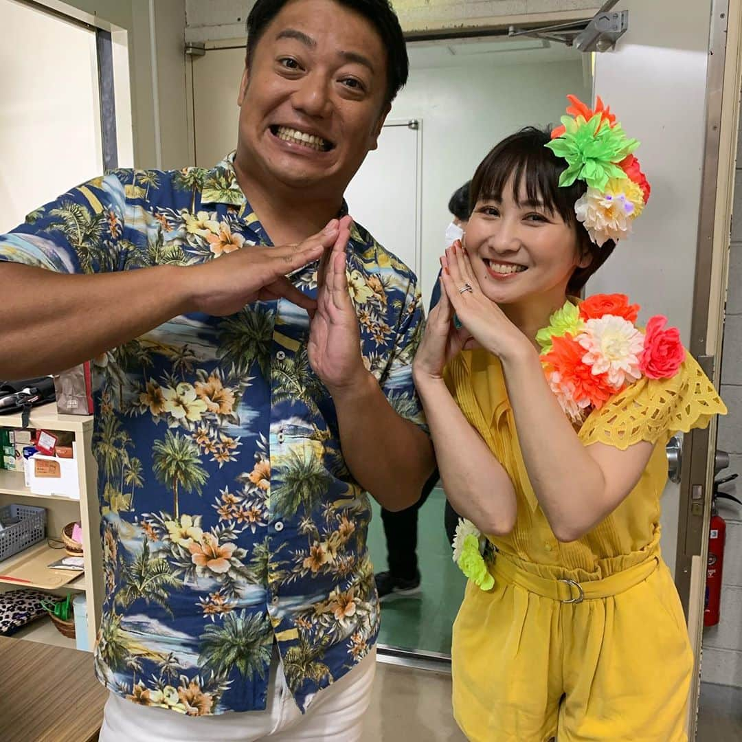 糸数美樹のインスタグラム：「昨日のAランチから、リモート出演を経て復帰しました🙆‍♀️ まさかのサプライズ企画＆罰ゲーム。年甲斐もなくあややを全力で踊らせてもらいました笑 なんかすんません😅😅 ただ、チームの皆さんの愛を感じ感動でした😭✨ ありがとうございました♥️ ということで、10月からゆるーっと仕事復帰です！ . . . とはいえ、娘との時間が一番なのでよんなーよんなーで楽しみたいと思います♫ . . . 妊娠出産そして子育て、またこの仕事復帰決断に至った経緯なんかを話したいなーと思ってるのでインスタライブなのかYouTubeなのかはわかりませんが近くシェアさせてくださいねー！ ということで、改めましてかーちゃんになったミキトニーを宜しくお願いします🌿  #仕事復帰 #産休明け #Aランチ #みきとにー」