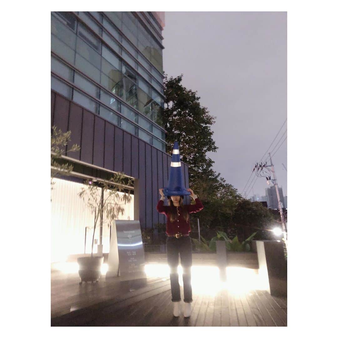 BoAのインスタグラム：「🤣 못살아 ㅋ 생각보다 무겁 ;;」