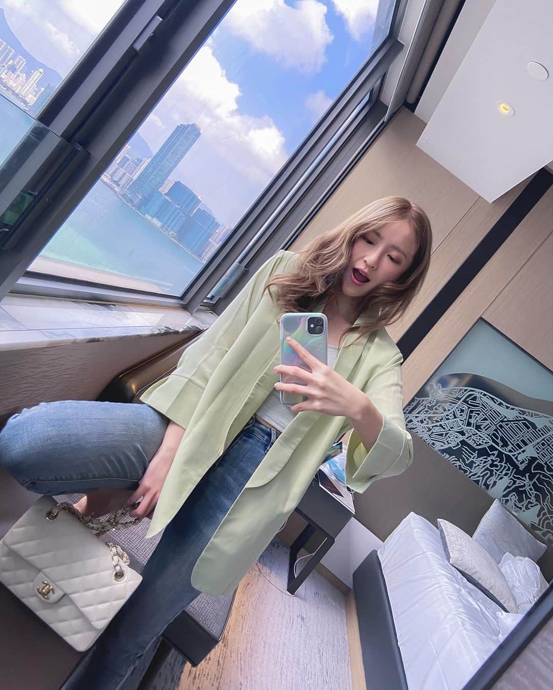 Giann Chanのインスタグラム：「沒照拍的 #staycation  走前紀念驚喜之旅 . . . #Hongkong #victoriaharbour」