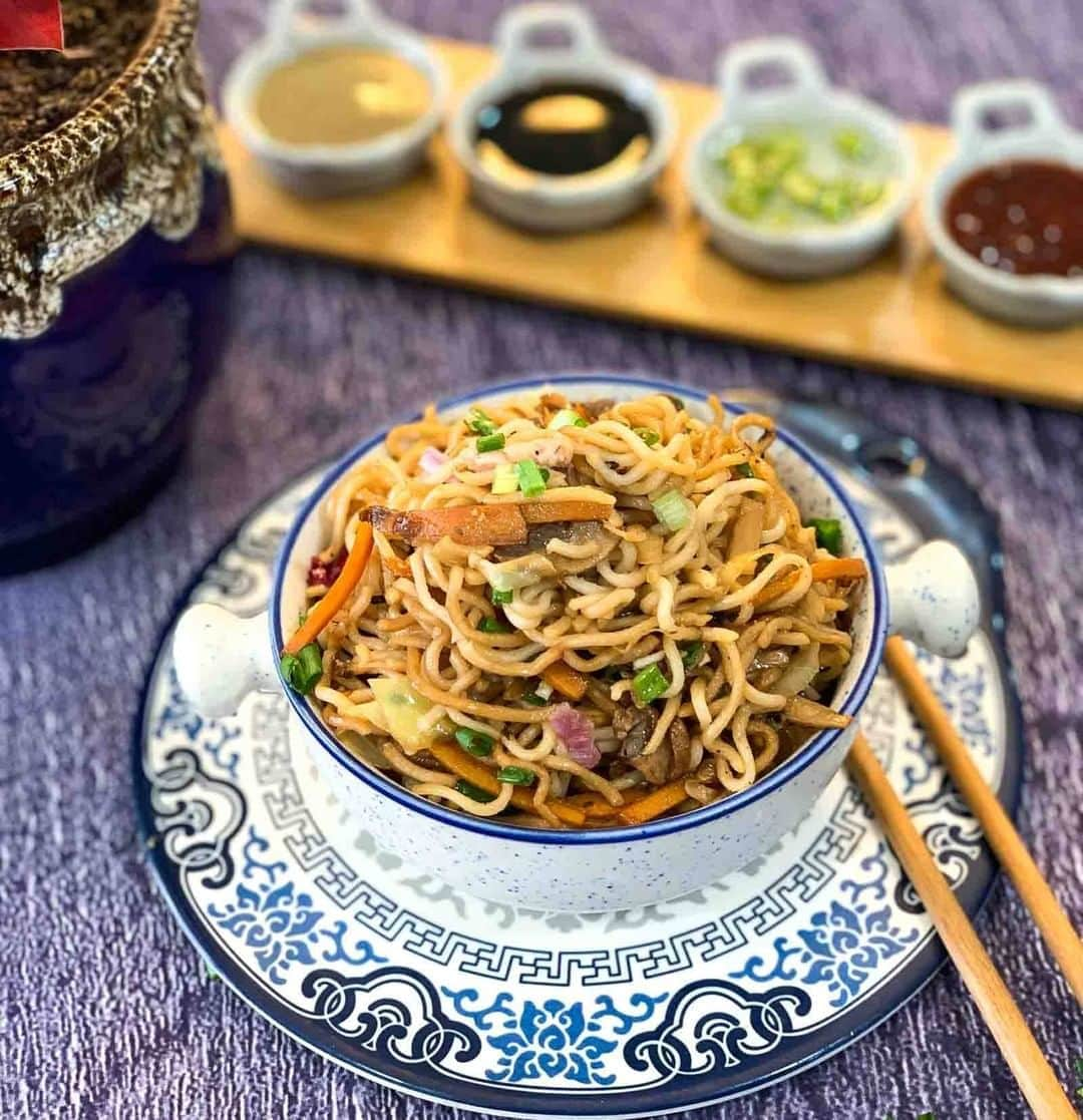 Archana's Kitchenさんのインスタグラム写真 - (Archana's KitchenInstagram)「Chicken Yakisoba Recipe is a Japanese style stir fried noodles tossed in a lot of vegetables and chicken in a tangy sauce. These noodles make a great weekend treat for your family with a piping hot bowl of soup and some stir fry veggies by the side.  Get the recipe from the smart.bio link in my profile @archanaskitchen . . . . . Chicken Yakisoba Recipe is a Japanese style stir-fried noodles tossed in a lot of vegetables and chicken in a tangy sauce. These noodles make a great weekend treat for your family with a piping hot bowl of soup and some stir fry veggies by the side.  . . #recipes #easyrecipes #noodles #chickennoodles  #chicken #chickenchops #chickenrecipes #archanaskitchen #springrolls #cutlet #cutletrecipes #healthyeating #eatfit #cooking #food #healthyrecipes #foodphotography #recipeoftheday #comfortfood #deliciousfood #monsoonsnacks」10月4日 14時30分 - archanaskitchen