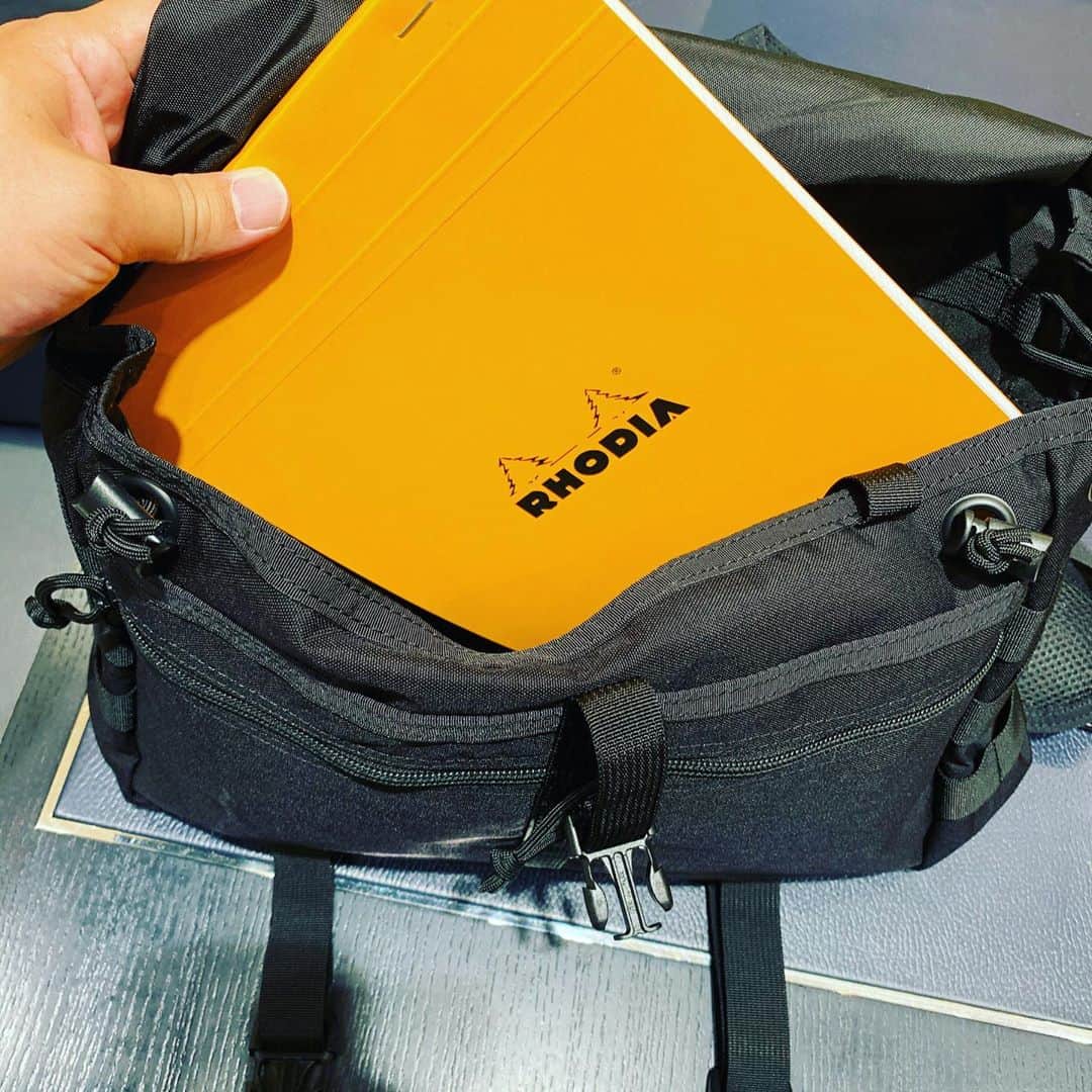 Omotecho Style Storeさんのインスタグラム写真 - (Omotecho Style StoreInstagram)「AT-LANCE ¥20,900 (税込) 軽量ながら摩擦・引き裂き・擦り切れに対する強度を備えた 500デニールのコーデュラナイロンを使用。長くご愛用して頂けます。 #ブリーフィング #岡山 #黒 #バック」10月4日 14時40分 - omotechostylestore