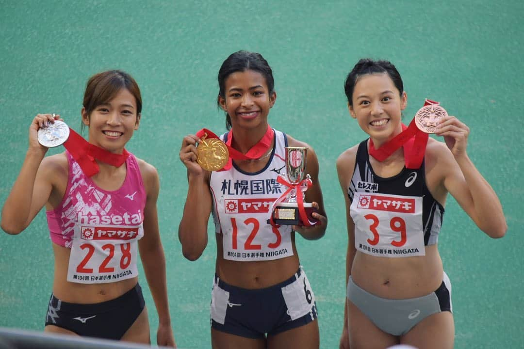 宇都宮絵莉のインスタグラム：「・ 日本選手権400mH🥈 ・ 周りの方々のお陰で、 堂々と自分らしいレースが出来ました😌 まだまだ実力不足です🦁 ・ この様な状況下で、沢山の方々のご尽力のもと、大会が開催されたことに感謝致します。  応援して下さった方々、ありがとうございました😊  #日本選手権 #ナンバーワンしかいらない #jaaf #400mhurdle #陸上競技 #athletics」