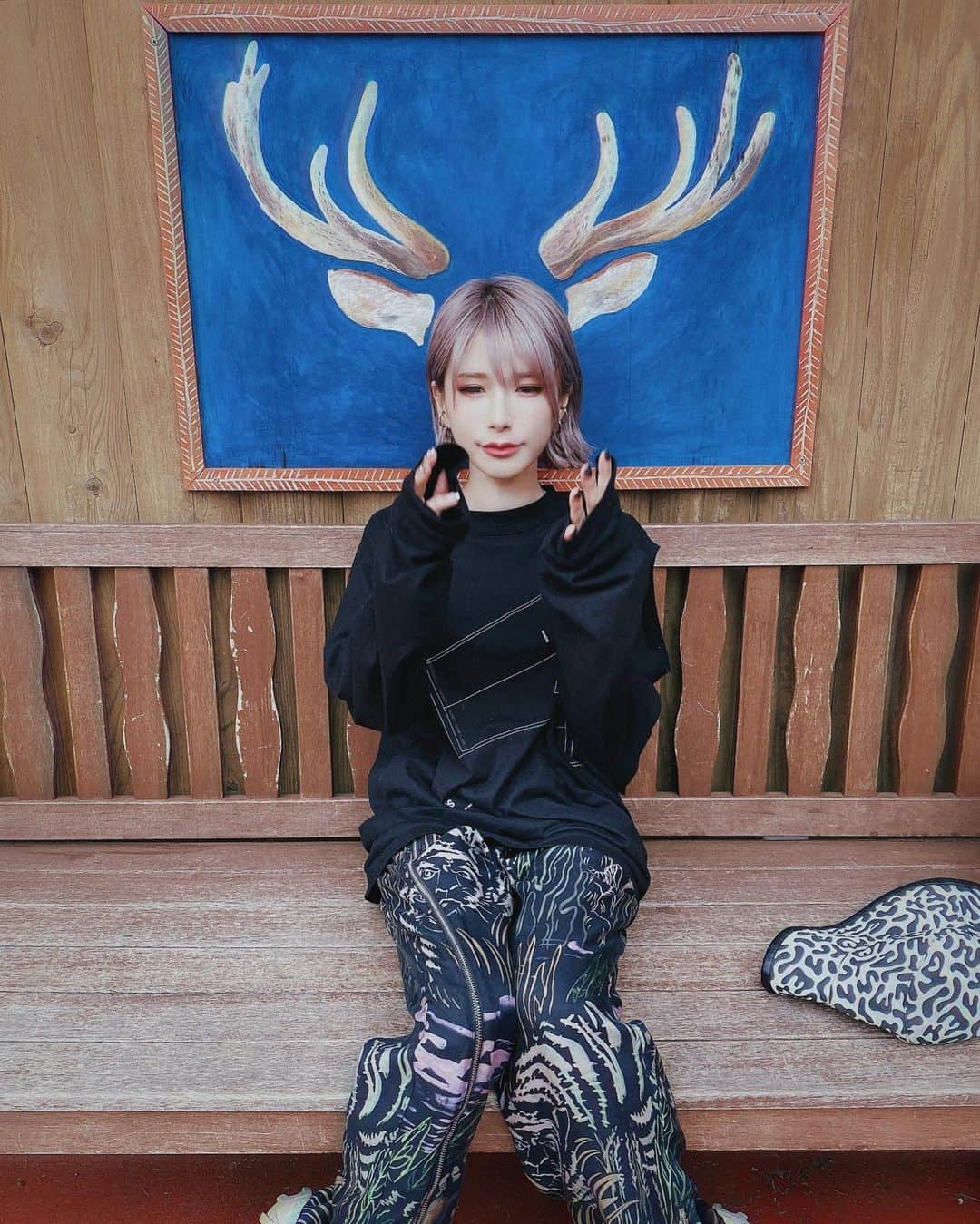 病夢やみいのインスタグラム：「🧎🏼🦌🐅🐆  #富士サファリパーク#チョッパー#onepiece  #deer#antlers#ootd#fashion#philiplim#kudos #머리스타그램#헤어컬러링#단발머리#오오티디#대일리룩」