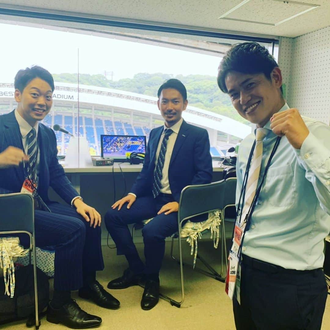 元木寛人のインスタグラム：「ついにこの時！  解説・松岡さんと インタビュアー豊原さんとともに 福岡ダービー、臨みます！！！  #福岡ダービー #いよいよ」