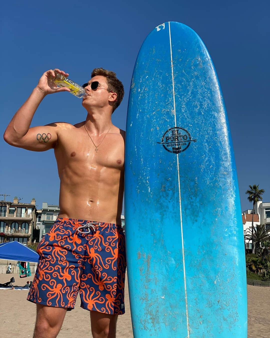 ウラジミール・モロゾフのインスタグラム：「Last surf session of 2020. Thanks @vossworld for the proper hydration!」