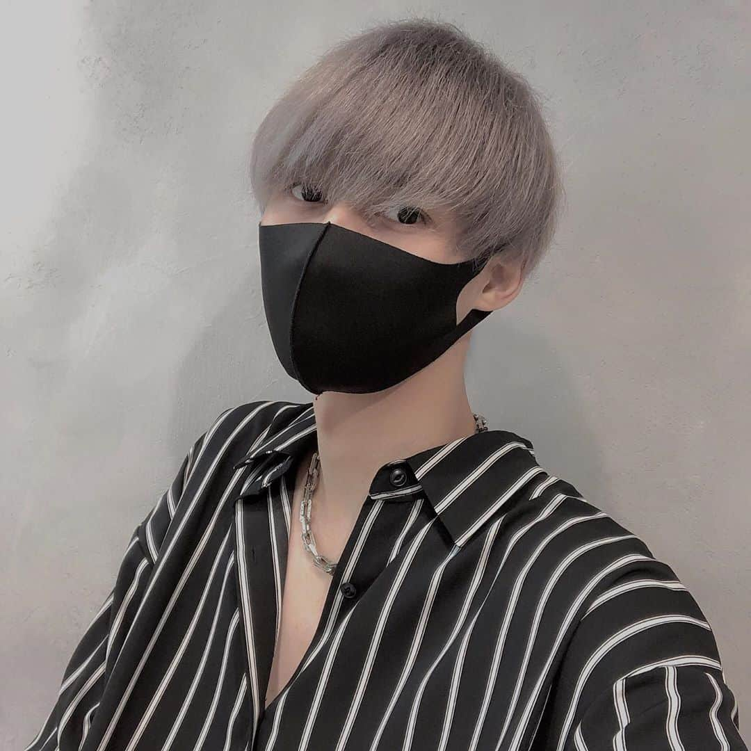 ダーウィン廉さんのインスタグラム写真 - (ダーウィン廉Instagram)「• • • • ~ New hair color~ • • • • • #ファッション #fashion  #19歳 #今日好きになりました  #今日好き #モデル #俳優  #サロンモデル #サロン #美容師  #撮影データ #撮影依頼募集中  #美容 #美容室 #メンズヘア #前下がりマッシュ   #lipps #lipps渋谷   #メンズヘアスタイル  #メンズセット #マッシュ  #刈り上げ #ハイトーンカラー  #いいね #followｍe  #おしゃれさんと繋がりたい  #アクセサリー #シルバーアクセサリー」10月4日 15時00分 - nagase_all