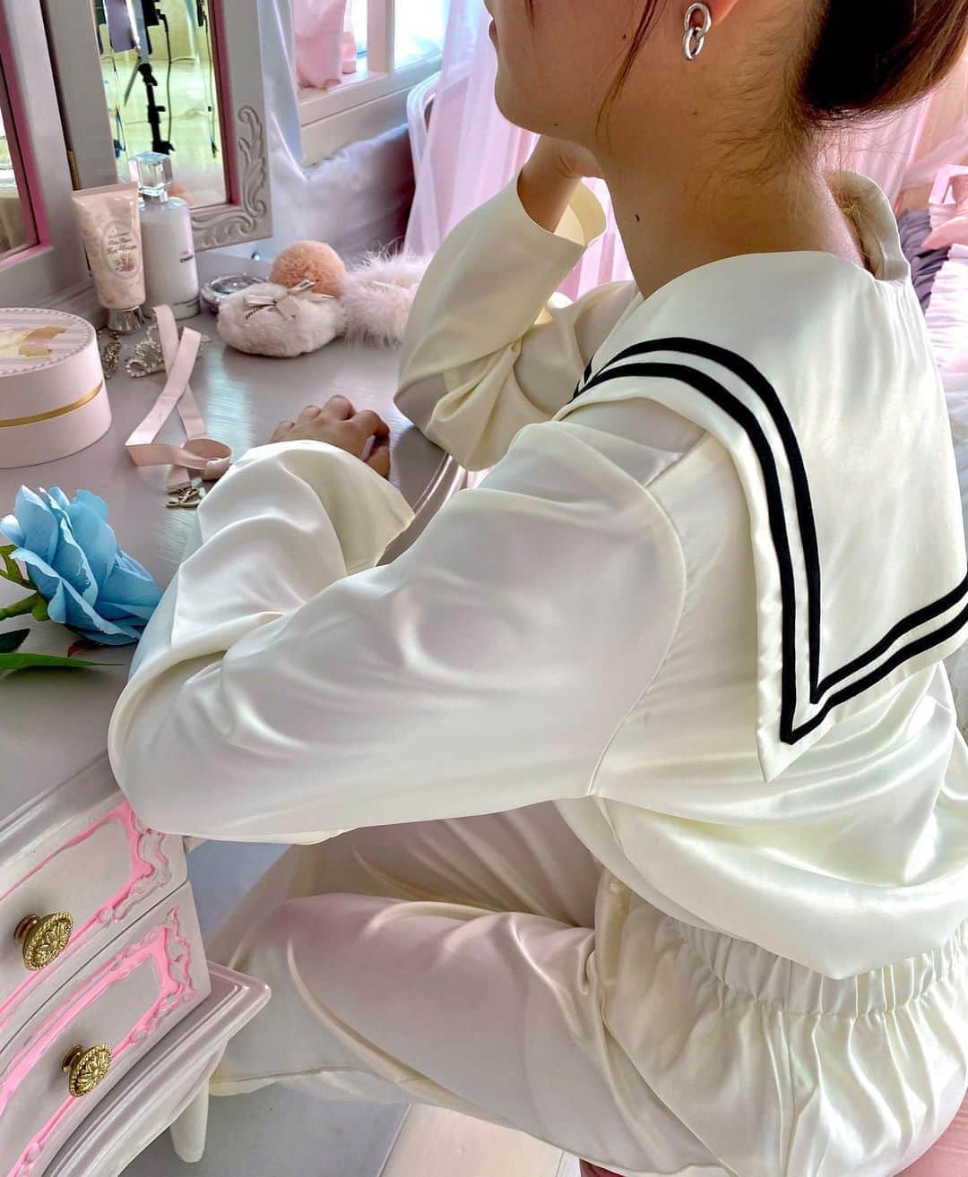 双木昭夫のインスタグラム：「涼しくなってKurarasystem のルームウェアの出番です💖 #kurarasystemcouture」