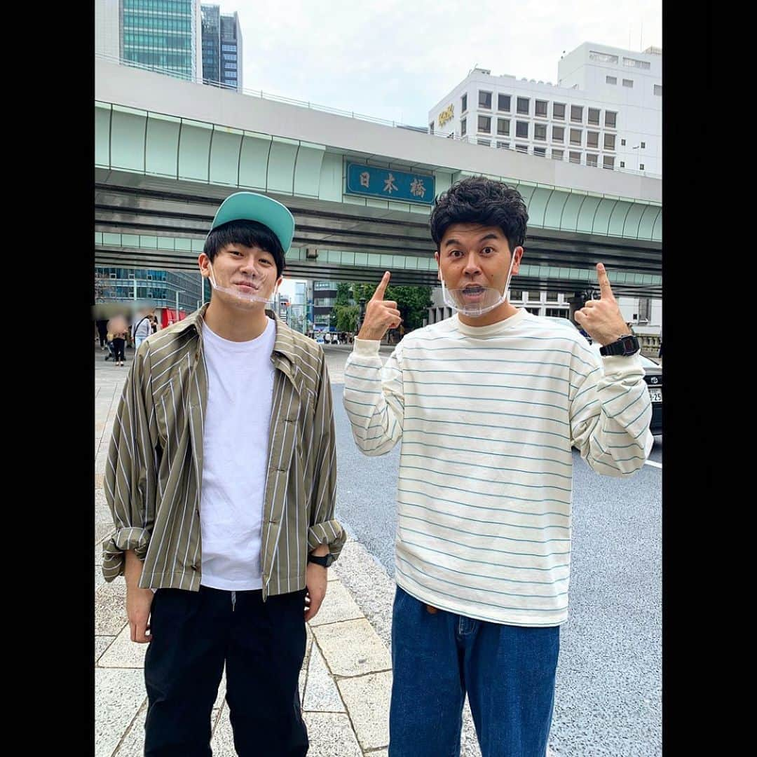 土佐卓也さんのインスタグラム写真 - (土佐卓也Instagram)「今日の家族写真 「地元、日本橋でロケさせてもらいました❗️半端ないカメラ🎥」 卓也  #土佐兄弟 #家族写真 #日本橋 #地元 #カメラ #外車くらい高いらしい #衣装はストライプとボーダー兄弟 #木村拓哉 さん #リスペクト #キムタク #takuyakimura  #キムタクInstagram考察 #リールに毎日更新中 #staysafe  #staypositive」10月4日 15時25分 - takuyatosa1