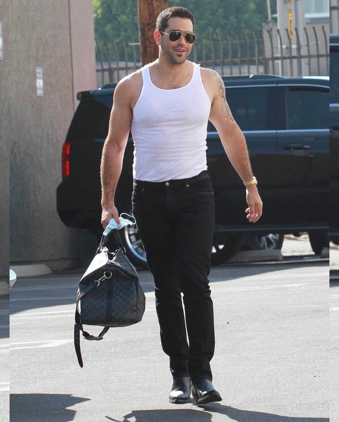 Just Jaredさんのインスタグラム写真 - (Just JaredInstagram)「@realjessemetcalfe looks buff arriving at rehearsals for Dancing with the Stars! #JesseMetcalfe Photos: Backgrid」10月4日 15時35分 - justjared