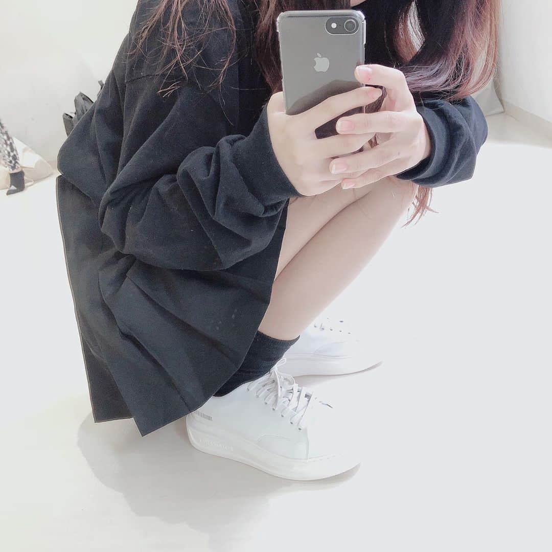 のインスタグラム：「皆にいい報告できるの楽しみだな〜😳♥️ · この靴は楽天とかでかえる!!💭 #靴 #シューズ #shoes #韓国ファッション」
