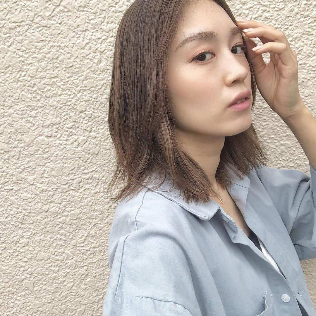 山上綾加さんのインスタグラム写真 - (山上綾加Instagram)「#トータルバランス　 の大切さ💐  #ラフスタイル  今日は#メンズライク な服だから 5枚目見てわかる通り、 メイクはナチュラルめに、 ポイントのチークはピンク系💕 目元は#NARS #ピンクテラコッタ系のを一色！ 中に着るものは透け感大事。 靴は#snidel   靴下は間違えたw  #韓国ファッション #韓国メイク #艶肌#艶メイク #cherrykoko #cherrykoko_jp  #dholic #dholicsnap #likeforlikes #like4likes  #ootd #ootdfashion  #メイク #美容好きな人と繋がりたい #いいね返し #いいね返しは絶対」10月4日 15時53分 - ayakayamagami