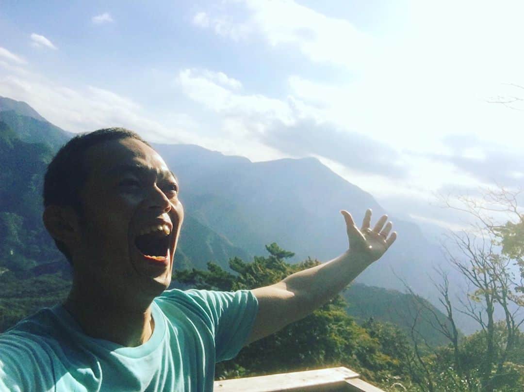 福田洋さんのインスタグラム写真 - (福田洋Instagram)「タイトルマッチが決まると山に登るタイプ⛰  #FUMA様の足元にも及びません #日向山 #からの #武甲温泉 #秩父LOVE #🧖‍♂️」10月4日 15時52分 - trans_am_hiroshi