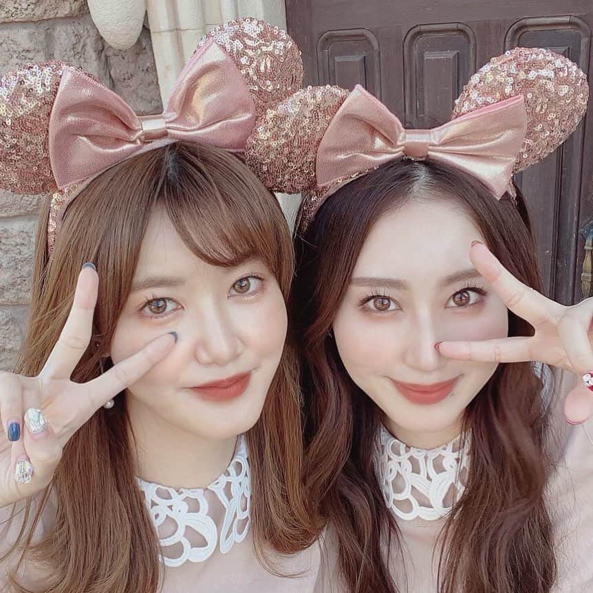 八尋莉那のインスタグラム：「めぐとディズニーランド🏰🤍 人生初めてのお揃いにドキドキ🥺💓」