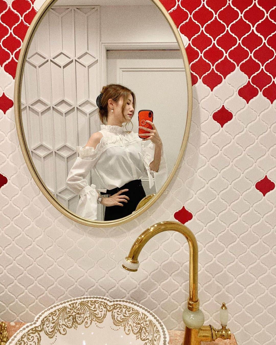 のインスタグラム：「iPhoneアップデートしたら 不思議な機能が増えた。 ひとつ言えることは、 スマホは買い換えなくてもどんどん賢くなる… ガラケー時代から時代は進んだなと痛感する。笑」