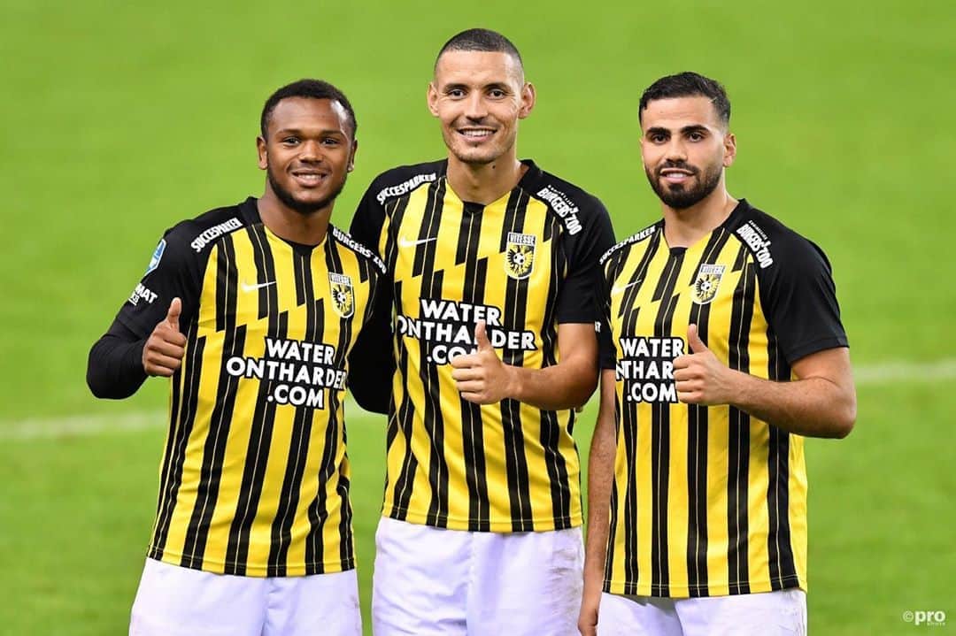 のインスタグラム：「Drie treffers, drie doelpuntenmakers 🎯  Welke goal vind jij het mooist? 🤩  #Vitesse #vither」