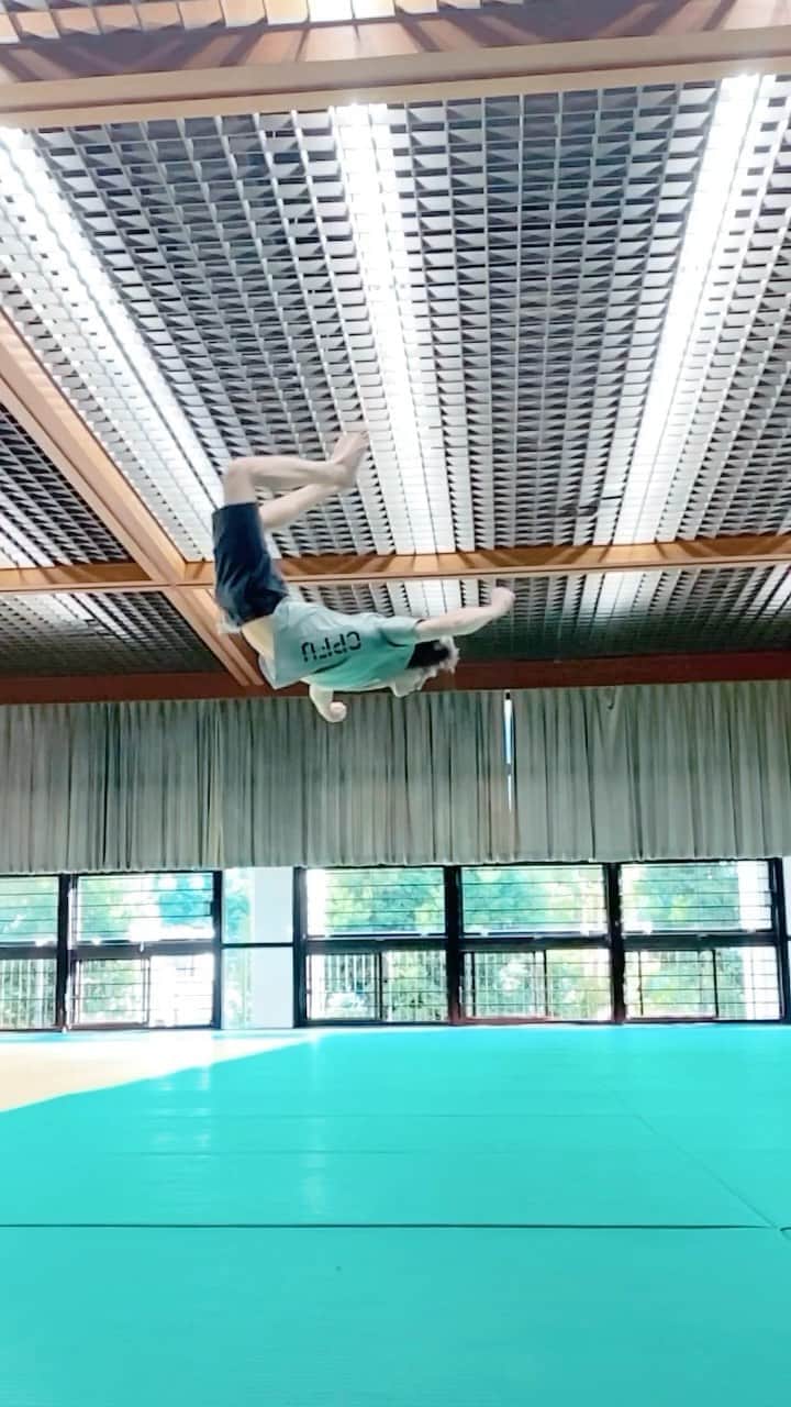 才川コージのインスタグラム：「🕷freestyle🕷 #tricking #parkour #backflip #freestyle  #アクロバット #才川コージ」
