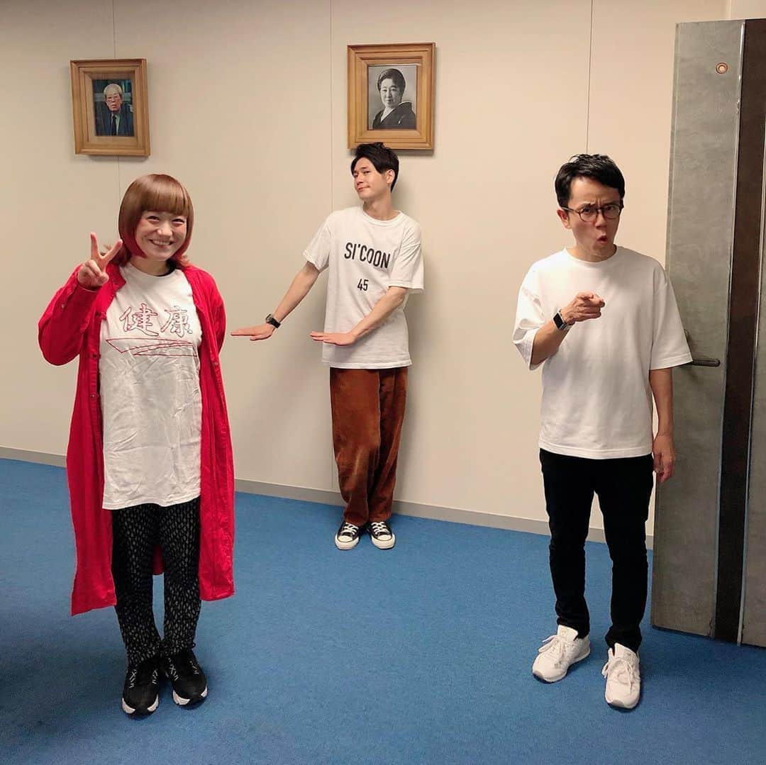 和田美枝のインスタグラム：「陽気で楽しい人ビト🤡  #わぁ姉って呼んでくれる #トット多田ちゃん @nabe2000  の #SICOON #Tシャツ #元マネージャーのお2人 #みんな陽気で #良き日曜日」