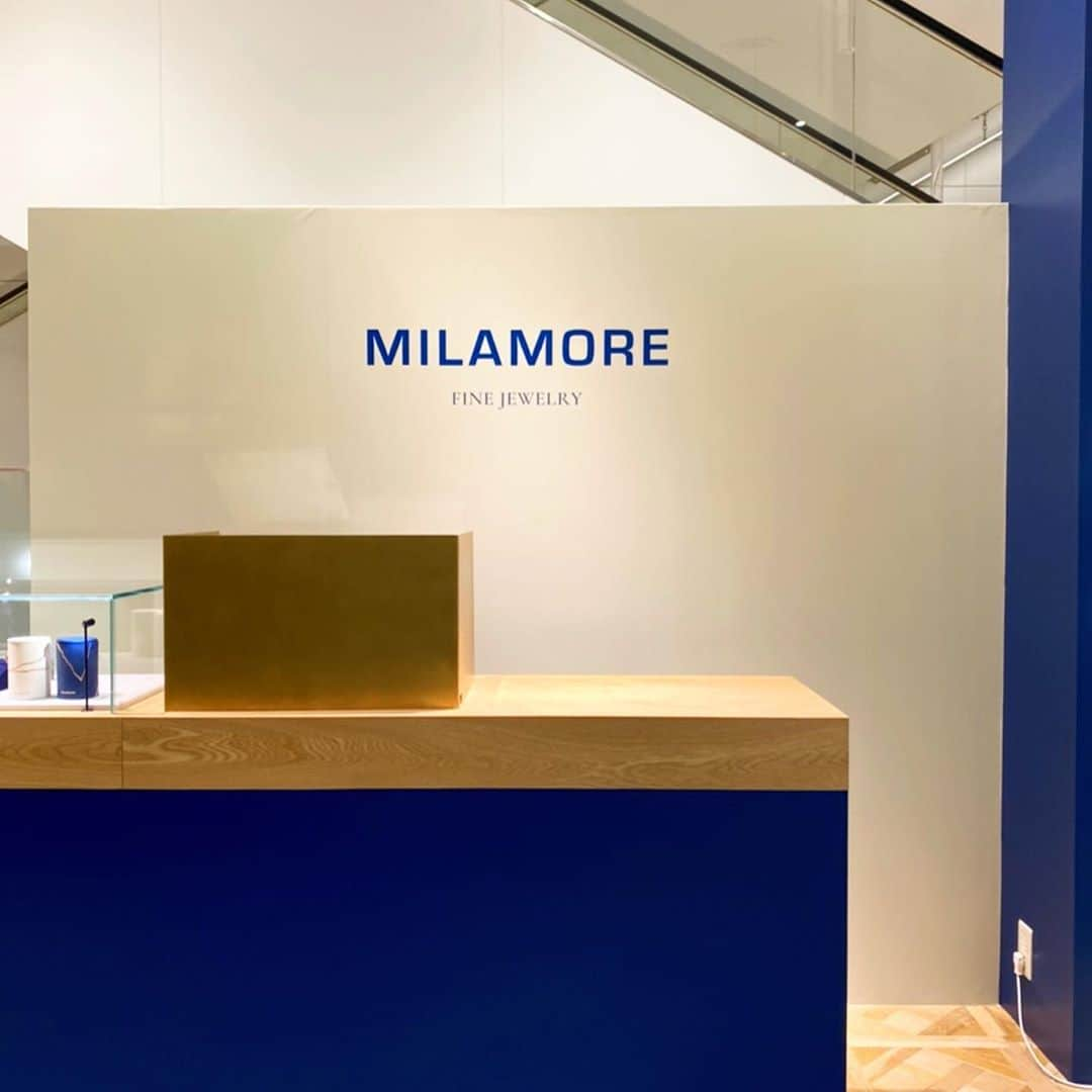 稲木ジョージさんのインスタグラム写真 - (稲木ジョージInstagram)「Back in New York and taking my first day off in two months but @milamorejewelry is unstoppable 🔥 I’m proud of my Japan team to launch my popup at @parco_shibuya_official next to YSL Beaute until November 3rd🇯🇵 I’ve also invited a few Japanese artists to curate small collection of modern Kintsugi plates and hand painted goldfish glass to show their pieces at my popup🥃 二ヶ月ぶりの休日で休まさせていただいていますが、ミラモアは休むことを知りません🤣11月3日まで、渋谷パルコ一階、YSLビューティ隣にてポップアップしています！ ブランドDNAであるKINTSUGIコレクションを始め、ジュエリーを実際に手に取ってさ試着することができます！ それではなく、 @saya1121 ちゃんが手がける、モダン金継ぎアクリルプレートと、 @yuzo.eto さんのハンドペイントの金魚グラスもお買い求めいただけますので、ぜひ遊びに行ってねー😊 肉体的にはパルコにはいないけど、自分の魂はジュエリーと共に、ポップアップにいますよ🥳👻💕」10月4日 21時29分 - georgerootnyc