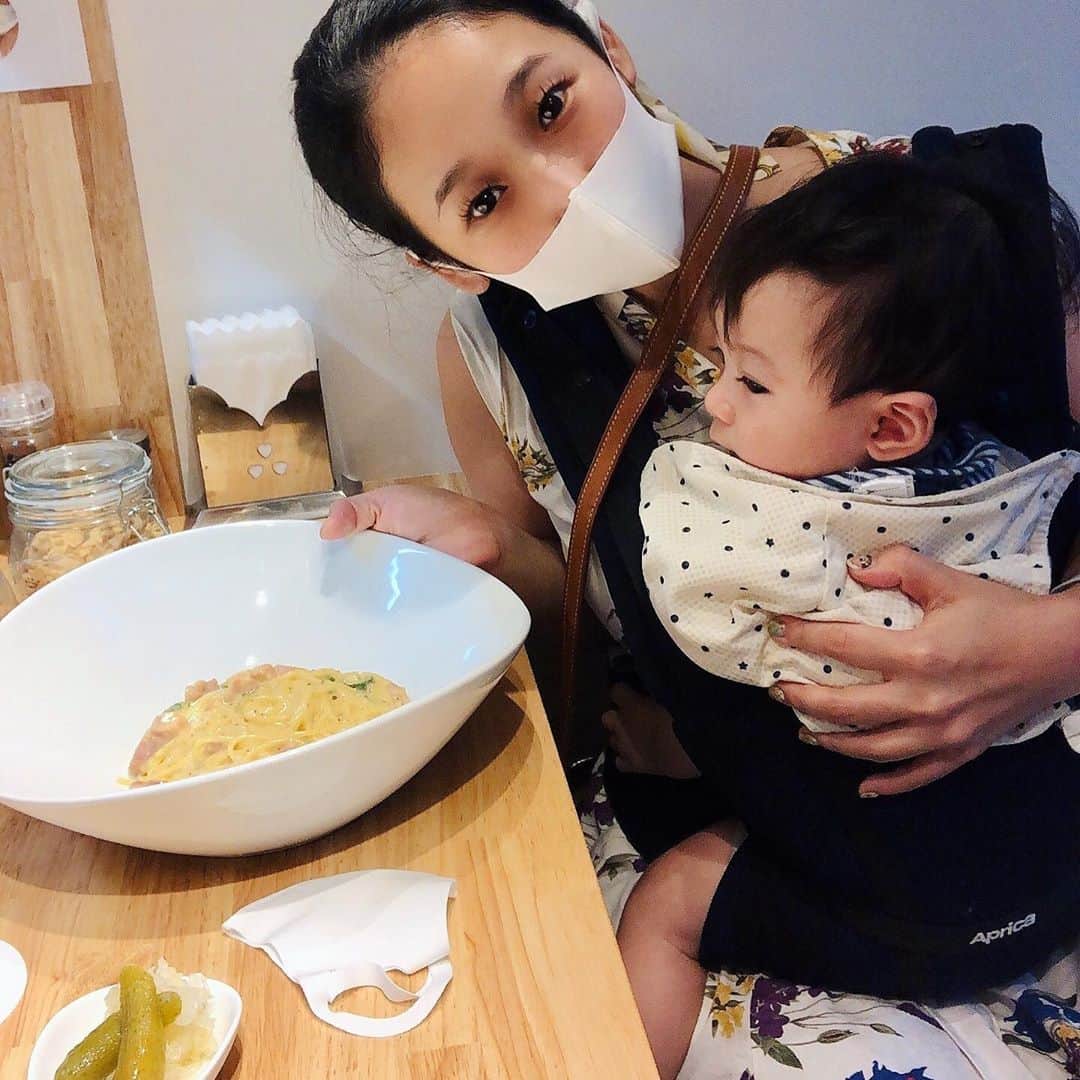 世手子さんのインスタグラム写真 - (世手子Instagram)「I ate green chili carbonara(=´∀｀)🍝 Comfortable with a curved mask with wire😷 Going out with parents and children✨✨ @shirokei_spaghetti  今日はライブお疲れ様でした✨✨ ライブの話はブログに書きますね(*⁰▿⁰*) 先日 #白系スパゲッティ食べたよー（＾_＾） #白系 #クリームソース で #青唐辛子カルボナーラ 辛くて好き(о´∀`о) ソースが美味しいから素敵だね(ﾟ∀ﾟ) 久々に外食でパスタ食べて感動したよ╰(*´︶`*)╯♡ #育児疲れ で #ノンアルコールビール がしみましたー(´∀｀*) 最後のリゾットも #ジャスミンライス うまし！ デザートもついてたよ(*´꒳`*) @kittakastyle #ワイヤー入りカーブマスク で親子でお出かけ(^O^) カーブがついてるからすっきりしてて快適♪( ´▽｀) #生後10ヶ月 はマスク嫌がってつけてくれなかった、、 #キッズサイズ もあるので 早く親子で #マスクコーデしたいな(^.^) #東北沢グルメ #チーズ好き #カルボナーラ #カルボナーラ好き #スパゲッティ #pr #トリドリベース @asagakecom  #asagakeで体験」10月4日 21時29分 - rojide