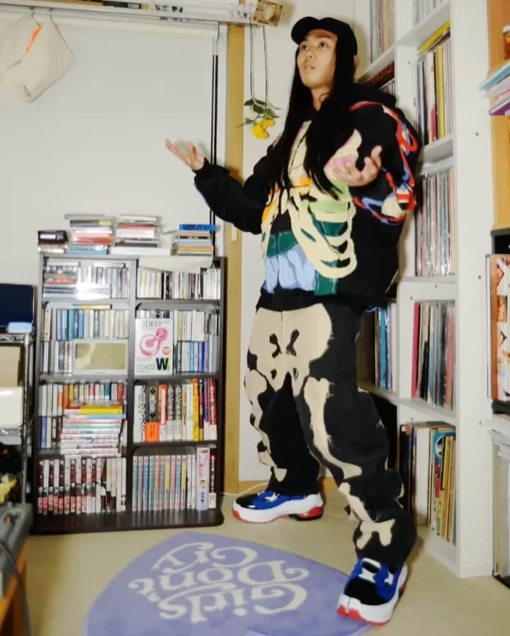 オカモトレイジのインスタグラム：「LONGE💸☠️」
