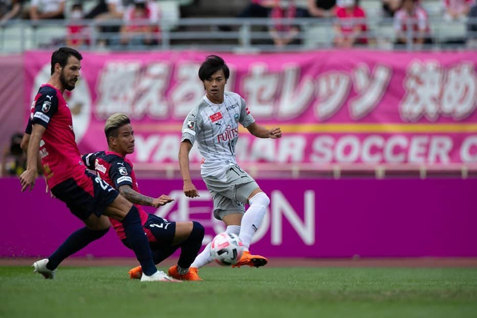 三笘薫さんのインスタグラム写真 - (三笘薫Instagram)「3 Points!💪」10月4日 21時34分 - kaoru.m.0520