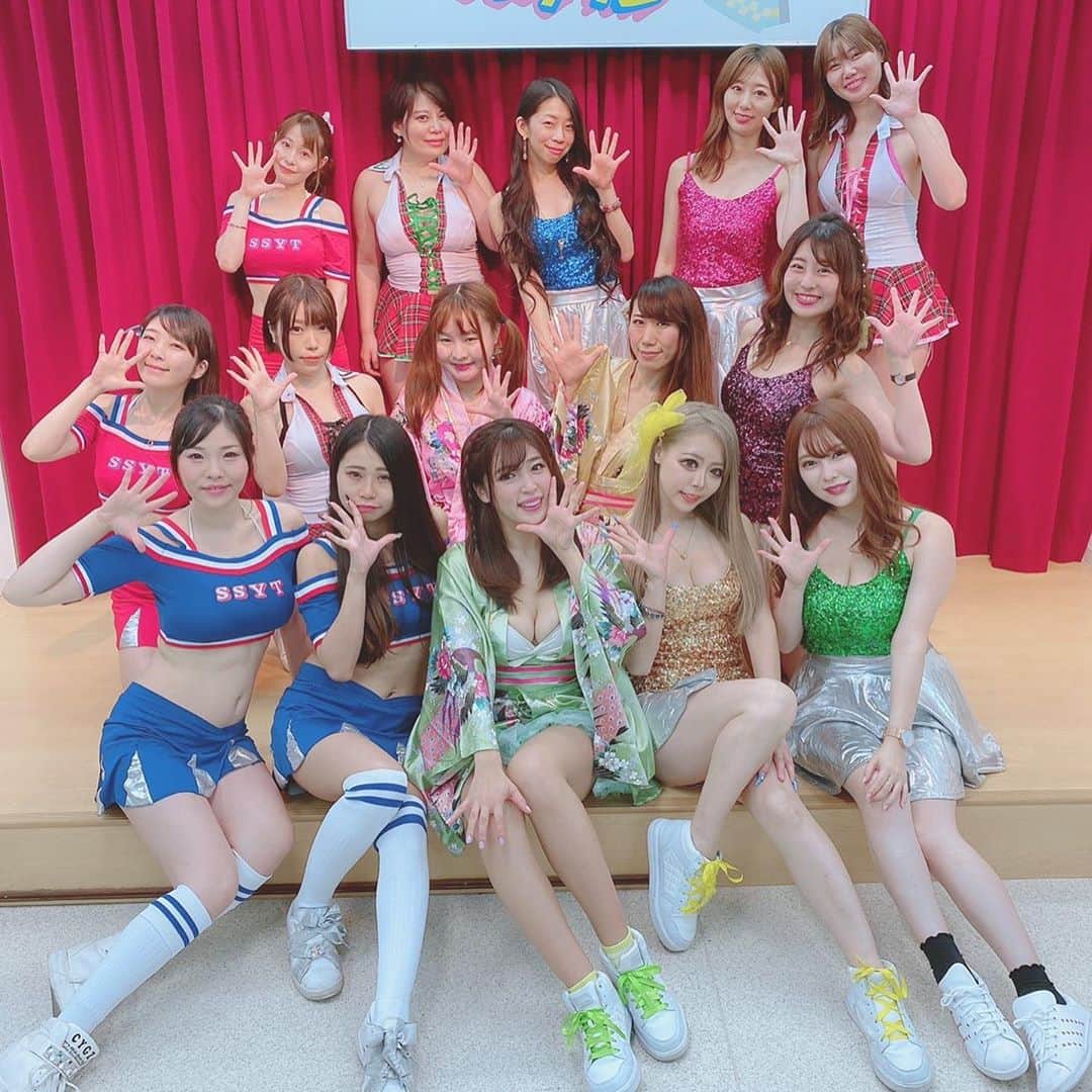 のインスタグラム：「秋葉原カフェ #グラドル文化祭 5周年イベントありがとうございました❤ ライブしたよー❤ また来週10/11（日）も5周年イベントあります！15:00~出演しまぁす❤ ご予約はグラドル文化祭公式TwitterのDMにてお願い致します⭐️」