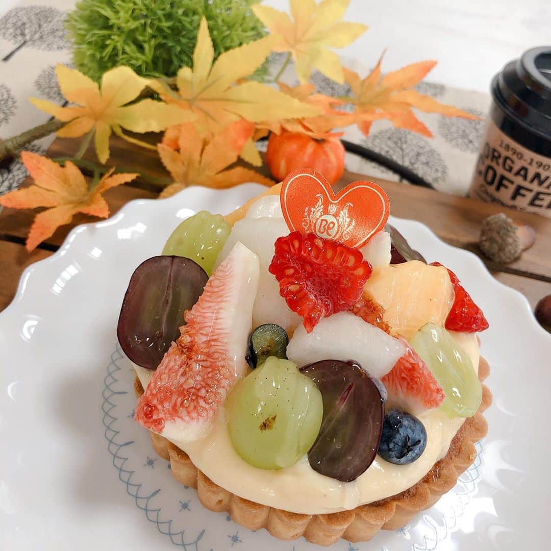 東京ベルエポック製菓調理専門学校さんのインスタグラム写真 - (東京ベルエポック製菓調理専門学校Instagram)「本日、秋のフルーツタルトを #オープンキャンパス にて実施しました！✨ 食欲の秋、、、食べ物がおいしい季節になりましたね🤗 明日からまた1週間が始まりますが、美味しいもの食べて頑張りましょう💪😆  #東京ベルエポック製菓調理専門学校#パティシエ#フルーツタルト#食欲の秋 #無花果 #柿 #巨峰 #マスカット #和梨」10月4日 16時13分 - belleseika