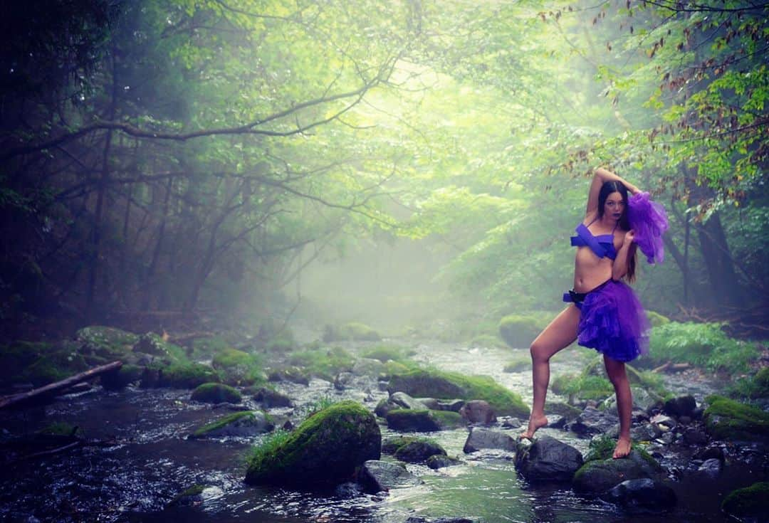 Dance MANAさんのインスタグラム写真 - (Dance MANAInstagram)「森林浴したい🚿🌳✨✨﻿ マイナスイオンに包まれたい🍀﻿ 自然のエネルギーはスゴイ。﻿ そんな風でいたい💜🧚‍♀️﻿ ﻿ ﻿ ﻿ 💜👙🎀by @hotgirls_shop  🎥Photoshoot by @cutie_style_bg  ﻿ #dancer #choreographer #アパレル #hotgirls #海外セレクトショップ #bikini #リボン#art #danceart #pallet #dia #moment 💃🎨 #purple #green #妖精 #fairy」10月4日 16時05分 - dancer_mana