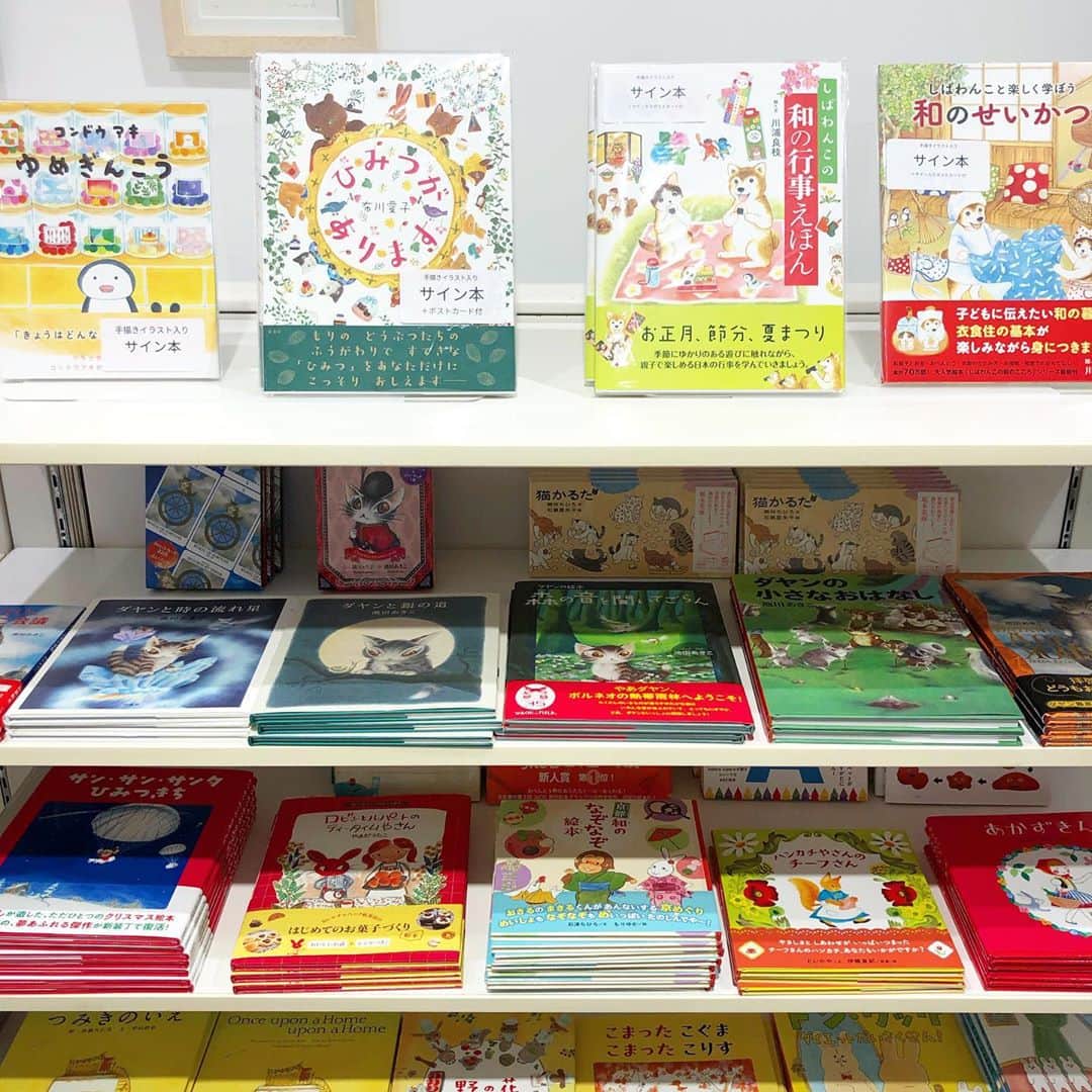 名古屋パルコさんのインスタグラム写真 - (名古屋パルコInstagram)「【東館B1F Pop up shop MOE 絵本雑貨店】月刊誌「MOE」の絵本人気作家の絵本がグッズになって登場！﻿ ﻿ 1979年に刊行された絵本のある暮らしを提案する月刊誌「MOE」は、これまで多くの絵本や絵本作家を紹介し、創刊40周年を越えた現在も、幅広い世代から人気を博しています。﻿ ﻿ 「MOE 絵本雑貨店」では、雑誌「MOE」から生まれた絵本グッズを数多く取り揃えるほか、お買い上げプレゼントもご用意しております！﻿ ﻿ ■会期：～10/26(月)11:00～20:00（最終日は18:00閉場）まで﻿ ■会場：東館B1Fイベントスペース﻿ ■入場料：無料﻿ ■取り扱い作家一例：酒井駒子、島田ゆか、なかやみわ、ヒグチユウコ、ヨシタケシンスケ﻿  ﻿ 【ご購入プレゼント】﻿ 期間中、会場内で3,300円以上お買い上げの方、各日先着30名様に「オリジナル缶バッジ（1個）」をプレゼント。﻿ ※お一人様1日1個限り。﻿ ※各日無くなり次第、終了いたします。﻿ ※絵柄はお選びいただけません。﻿ ※配布予定﻿ 　◇ヒグチユウコ・・・10/2(金)、7(水)、12(月)、17(土)、22(木)﻿ 　◇酒井駒子・・・10/3(土)、8(木)、13(火)、18(日)、23(金)﻿ 　◇島田ゆか・・・10/4(日)、9(金)、14(水)、19(月)、24(土)﻿ 　◇なかやみわ・・・10/5(月)、10(土)、15(木)、20(火)、25(日)﻿ 　◇ヨシタケシンスケ・・・10/6(火)、11(日)、16(金)、21(水)、26(月)﻿ ﻿  ﻿ #MOE絵本雑貨店#月刊MOE #月刊MOEバックナンバー#絵本 #ヒグチユウコ#せかいいちのねこ #いらないねこ#ほんやのねこ #ギュスターヴくん#アノマロ #ツチグリぼうや #島田ゆか#ぶーちゃんとおにいちゃん #兄弟の絵本 #おにいちゃんが大好き #酒井駒子#よるくま#ロンパーちゃんとふうせん #なかやみわ #やさいのがっこう #ヨシタケシンスケ #あつかったらぬげばいい #それしかないわけないでしょう #つまんないつまんない #ものは言いよう #名古屋パルコ」10月4日 16時10分 - parco_nagoya_official