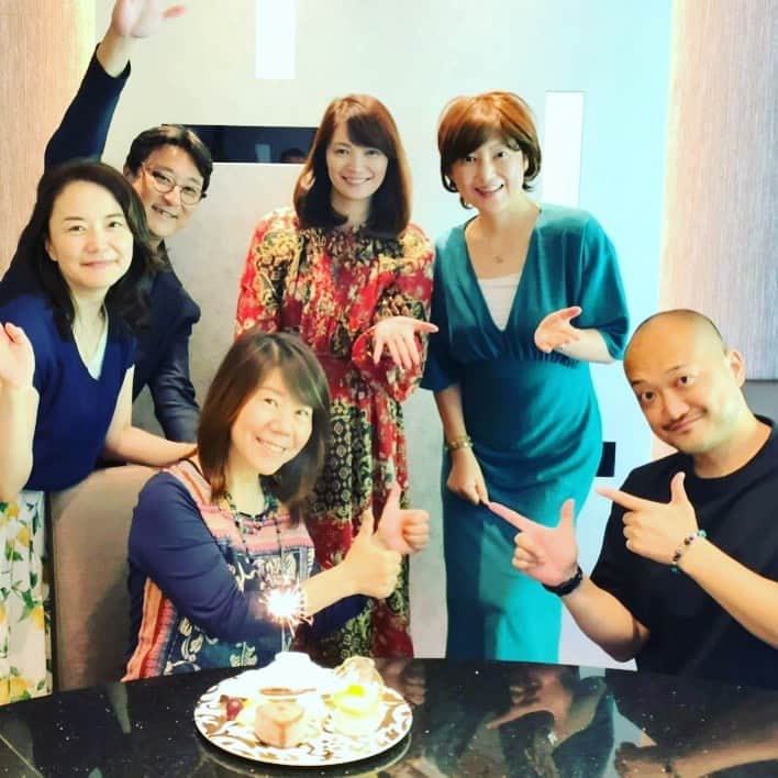 のインスタグラム：「昨日、誕生日だった 作家の田口ランディさんと 湯河原でランチしてきました☀️  大好きなランディさん 「それが石原さんの良いところだよー」っていつも言ってくれて、たくさん気づかせてもらってます⚽️  「みんなに伝える仕事をしたいから、サッカー監督から作家（さっかー）になります！」  って、大作家さんに言えるのもランディさんだからです🙆‍♂️笑  幸せも感謝もたくさん感じられる時間でした😉  ランディさん 誕生日おめでとうございます🎉  そして、みなさん ありがとうございました😊  #田口ランディ #エクシブ湯河原離宮 #湯河原」