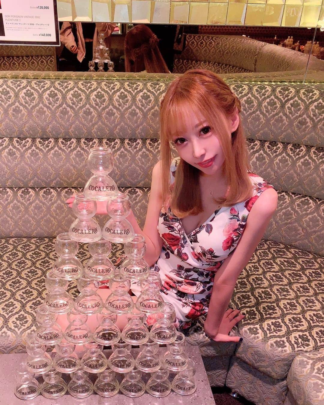 RIRAのインスタグラム：「🧚🏻‍♀️💚🧚🏻‍♀️💚🧚🏻‍♀️ . . あんまりショット祭りってしないから記念に🤣笑  ちなみにこれと別のテキーラがいちばん怖かったヨ🙂  また休み明けからお願いします♡ . . #💚#コカボム#コカボムタワー#キャバクラ#キャバ嬢#ベネ#ベネ東京#歌舞伎町#新宿#六本木 #venet#venettokyo#kabukicho#shinjuku#roppongi」