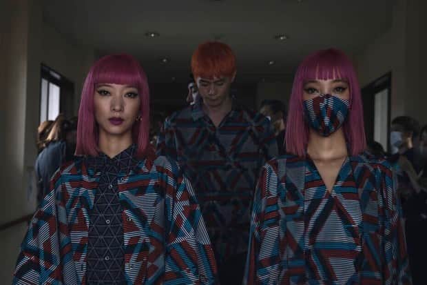 アツシナカシマさんのインスタグラム写真 - (アツシナカシマInstagram)「#atsushinakashima #アツシナカシマ #milanfashionweek #mfw #amiaya #マスク  @amixxamiaya  @ayaxxamiaya @fashionsnapcom」10月4日 16時40分 - atsushi.nakashima