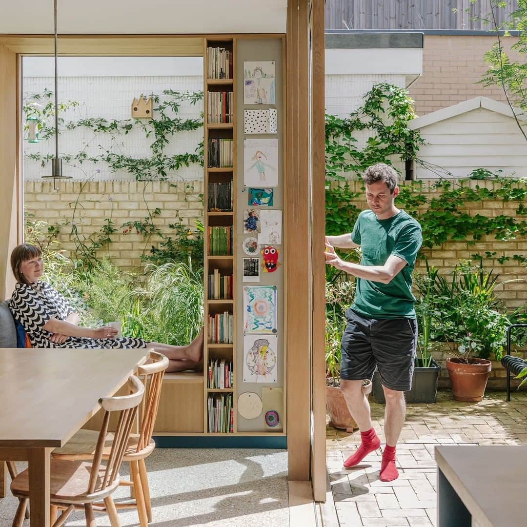 The Modern Houseさんのインスタグラム写真 - (The Modern HouseInstagram)「After leaving a small flat in 2017, Emma and Ross Perkin of @emilevearchitects took on a more substantial project to house their growing family: a three-storey Victorian house in Stoke Newington’s conservation area. Their renovation installed bespoke joinery, a two-storey extension and an L-shaped kitchen/garden arrangement to create flexible space for family life. We caught up with them to hear how they did it – head to our bio to read more.」10月4日 16時31分 - themodernhouse