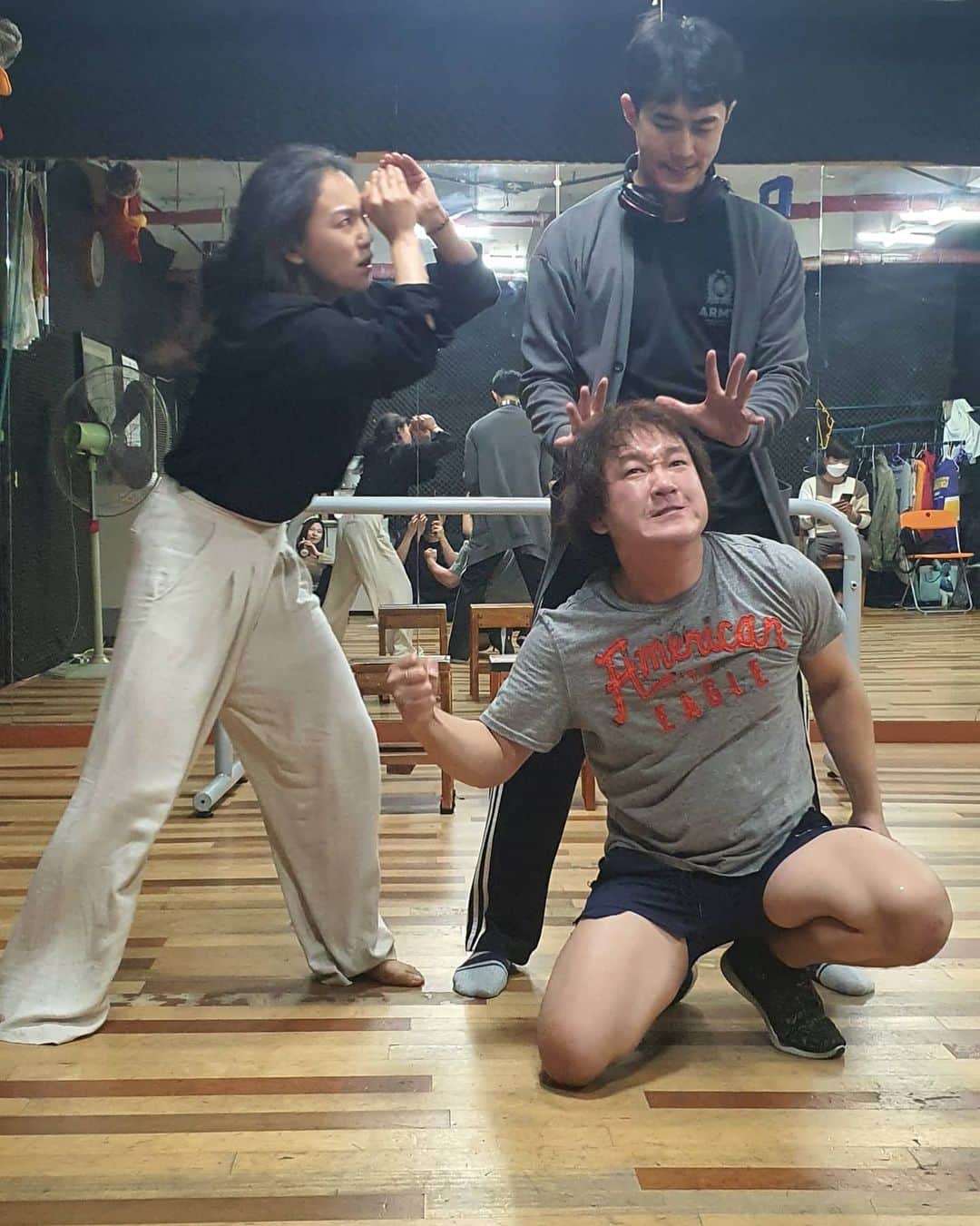 キム・ホチャンさんのインスタグラム写真 - (キム・ホチャンInstagram)「. . . 추석연휴에도 막바지 연습중입니다.  연극:아싸!!!  불황기인 공연계지만 피땀흘려 열심히   준비중입니다.  저희 공연은   코로나 방역수칙을 준수하며  극장내 소독!  코로나 문진표! 작성  그리고   한정인원수 49명 원칙을 준수하며  공연을 진행합니다.  많은 사랑과 관심 부탁드립니다.」10月4日 16時46分 - hochang_21