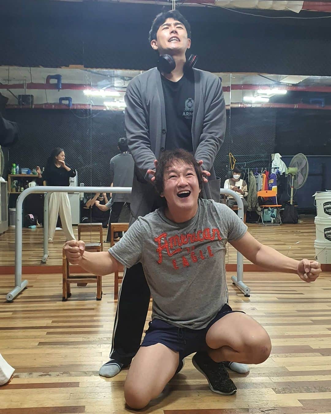 キム・ホチャンさんのインスタグラム写真 - (キム・ホチャンInstagram)「. . . 추석연휴에도 막바지 연습중입니다.  연극:아싸!!!  불황기인 공연계지만 피땀흘려 열심히   준비중입니다.  저희 공연은   코로나 방역수칙을 준수하며  극장내 소독!  코로나 문진표! 작성  그리고   한정인원수 49명 원칙을 준수하며  공연을 진행합니다.  많은 사랑과 관심 부탁드립니다.」10月4日 16時46分 - hochang_21