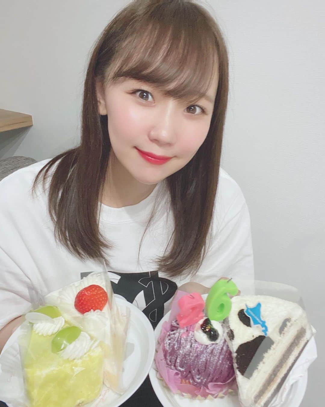 大段舞依のインスタグラム：「﻿ ﻿ たくさんの温かいおめでとうコメント﻿ ありがとうございます🥰﻿ 卒業してるのに可愛い画像とか動画とか﻿ ほんとに幸せですっ♡♡♡﻿ ﻿ そんな昨日は、ありちゃんがたくさんの﻿ ケーキと一緒にお祝いしてくれました🎂﻿ ﻿ 26歳最高の幕開けだーっ\( ˆoˆ )/﻿ ﻿」