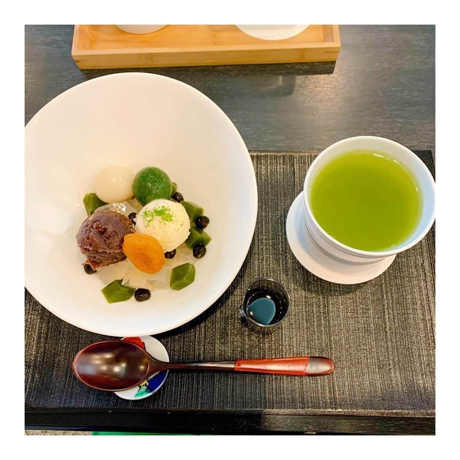 緒方桃子さんのインスタグラム写真 - (緒方桃子Instagram)「* 先日 らさら( @lasala_arata )さんへ行ってきました。 あんみつです✨ 餡子、バニラアイスクリームに白玉♡ 蜜は黒糖の味が深くて美味しかった。  各テーブルにパネルが置いてありました。 感染対策万全です。  そして明日から1週間 「歌のない歌謡曲」はWおどり炊きweekです。 以前1週間炊飯器をお試しさせていただいたとき 鹿児島の郷土料理を作りました。 インスタのストーリーでご紹介致しますので 写真と一緒に 放送をお楽しみいただければ嬉しいです。  ※写真は全て白米ですが 放送では毎日違う鹿児島県産の銘柄米を ご紹介しています。」10月4日 16時55分 - momokoogata0403