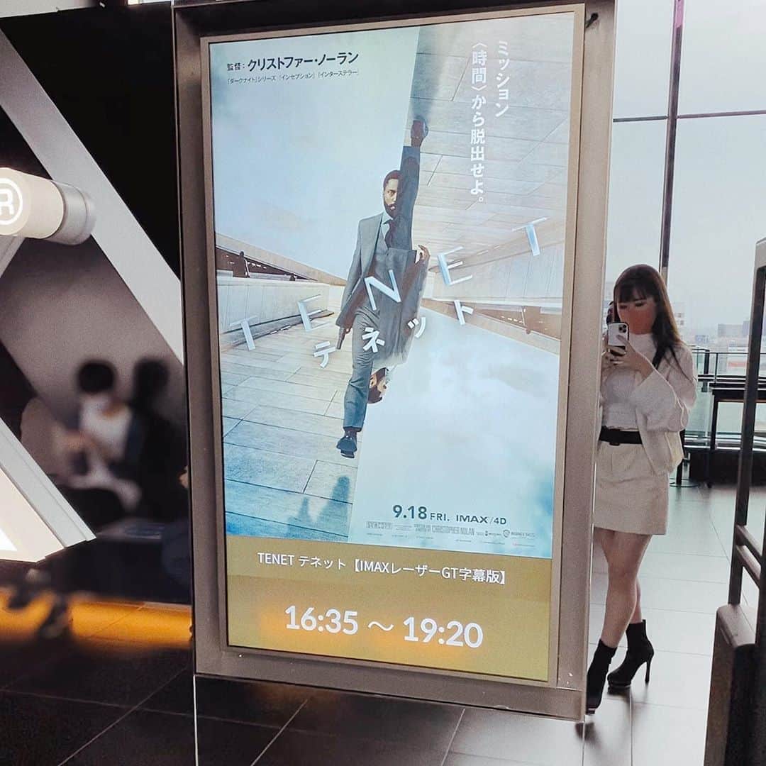 のインスタグラム：「観てきました！﻿ テネット！﻿ そして初、グランドシネマサンシャイン☺️✨﻿ 圧巻の迫力でした😌﻿ 瞬きする間もないほど、テンポが良くあっという間でした！﻿ そして真四角の画面にも驚き！ ﻿ グランドシネマサンシャイン、本当におすすめなので、まだ行かれていない方はぜひ！いらっしゃって下さい🌈﻿ 日本には池袋と大阪の2箇所のみのようです🤭👏🏻 ﻿ #グランドシネマサンシャイン #池袋 #movie #tenet #tenetmovie #テネット #imaxレーザー #tokyo #fashion  #photo #likeforlikes  #photooftheday #instagood #igers #좋아요 #写真好きな人と繋がりたい #여행 #가족여행 #여행스타그램 #coodinate #zara #fashiongram #hairstyle #style #コーディネート #followｍe #follow #instalike #photooftheday #white」