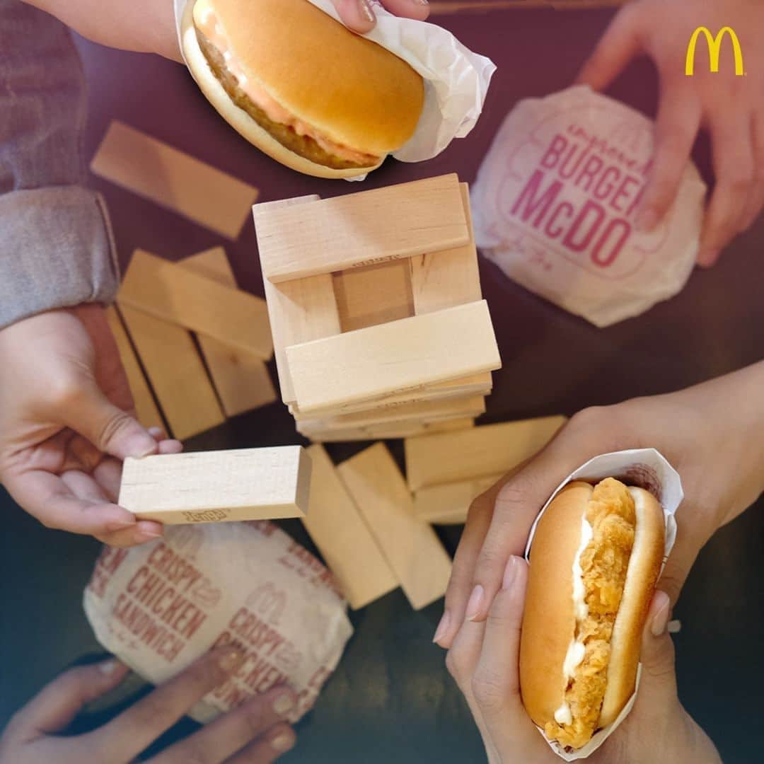McDonald's Philippinesのインスタグラム：「Burger Party? YES PLEASE! 🍔 Order McCrispy Chicken Sandwich and Burger McDo for everyone via the McDelivery PH App, or at a McDonald's near you. 🥳」