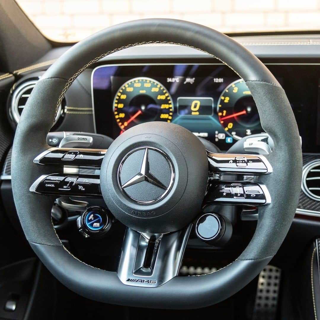 Mercedes AMGさんのインスタグラム写真 - (Mercedes AMGInstagram)「[Kraftstoffverbrauch kombiniert: 11,6 l/100 km  CO₂-Emissionen kombiniert: 267 g/km  amg4.me/efficiency-statement]  Feel right at home with the elegant and sporty interior of the Mercedes-AMG E 63 S 4MATIC+!   #DrivingPerformance #MercedesAMG #AMG #E63」10月4日 17時00分 - mercedesamg