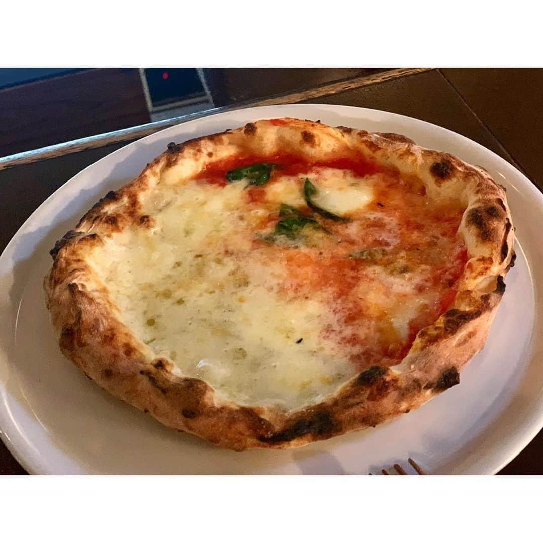 崎山一葉さんのインスタグラム写真 - (崎山一葉Instagram)「>>>🍕...... ・ #BACAR #pizza #love #okinawa」10月4日 17時01分 - kazuha_sakiyama