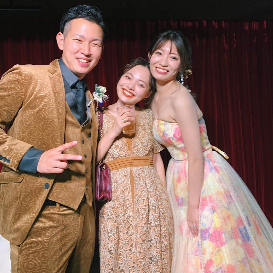 sayocoのインスタグラム：「ずっとずっと楽しみにしてた さきまーしの結婚式💒💖 本当に最高の一日だった〜🥺💗 さきの花嫁姿綺麗すぎたよ😭😭 二人らしい挙式、披露宴、二次会👏 素敵な瞬間に一緒に居させてくれて、 ありがとう🥰❤️ #happywedding」