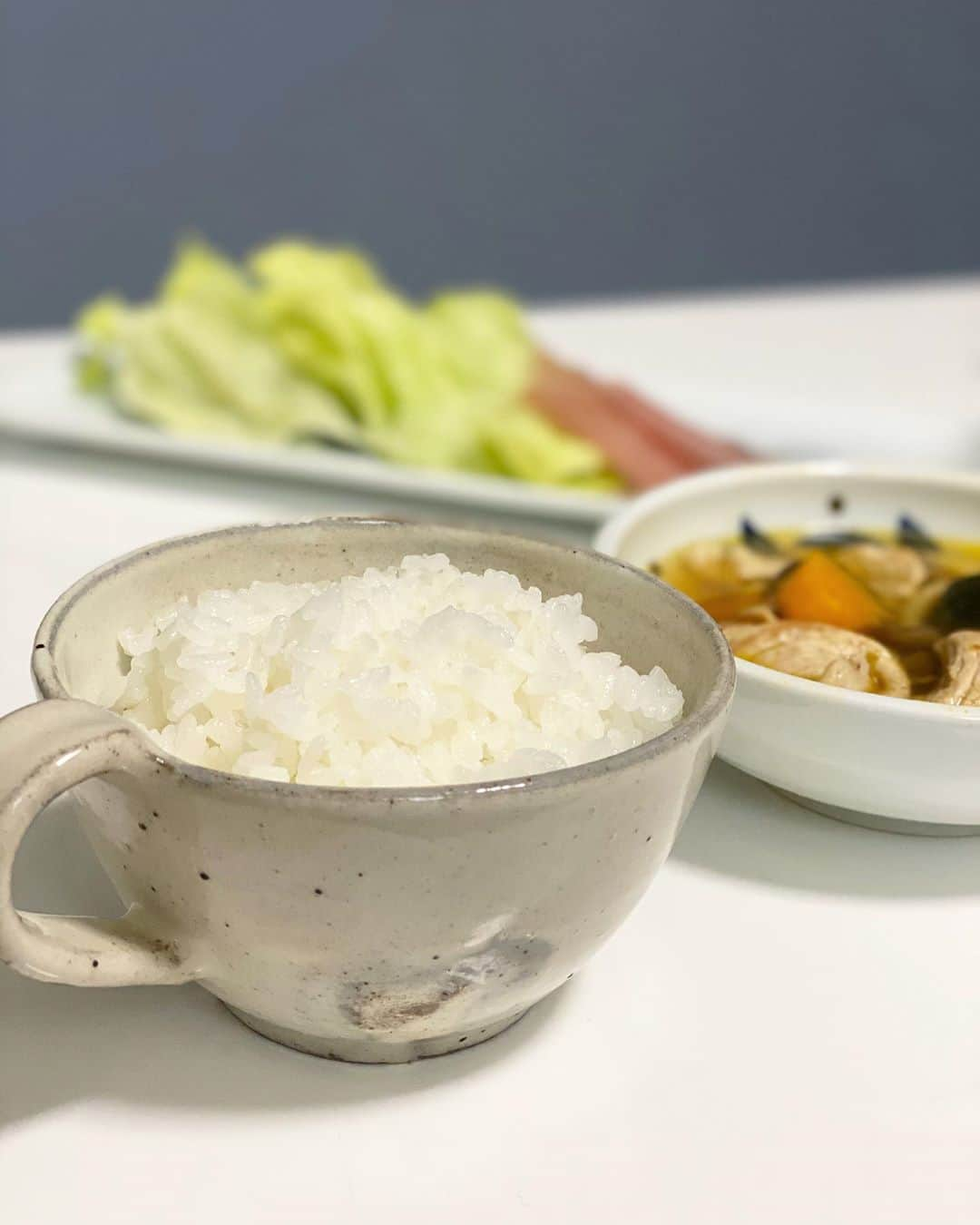 下平夏奈さんのインスタグラム写真 - (下平夏奈Instagram)「ほんのり甘くて、美味しいごはん🍚  長野県産コシヒカリ 【流るる】 @nozawanosan  を食卓でいただいています！  長野県の綺麗なお水で 愛情たっぷりに育てられたお米。  炊いてみると 真っ白でツヤツヤ、 モチモチした食感がたまらない！  噛めば噛むほど旨みが増します✨  こんなに質の高い美味しいお米を この価格でいただけるのは 本当に嬉しい！  贈り物にもおすすめです☆  --------------------------  新米 令和2年産 長野県産コシヒカリ 白米5kg  2,450円(税込)  --------------------------  @nozawanosan  @relapo_coupon   #健康ごはん #地方創生 #農業 #白米大好き #野沢農産 #ダイヤモンド褒賞 #流るる #nozawanosan #こしひかり #コシヒカリ #長野県 #長野県産 #野沢温泉村 #米農家 #主食 #白米 #精米 #お米 #ごはん #今日のご飯 #今日の晩御飯 #料理好き #おにぎり #お弁当 #おうちごはん #健康ご飯 #お取り寄せグルメ #たべすたぐらむ #リラポ #pr」10月4日 17時04分 - kana0412.sss