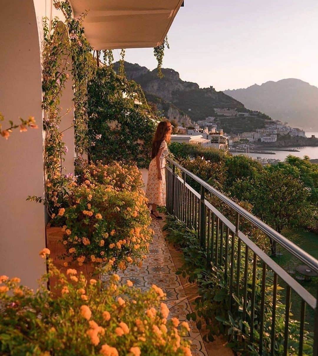 The Horseさんのインスタグラム写真 - (The HorseInstagram)「Looking over Amalfi, Italy with @nastasiaspassport」10月4日 17時13分 - the_horse